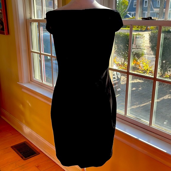NWT French Connection Black Velvet Dress Off the Shoulder size 8 - Picture 9 of 10